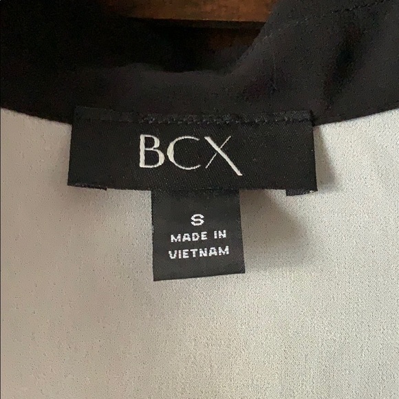 Collared Lace Tank - Picture 2 of 4